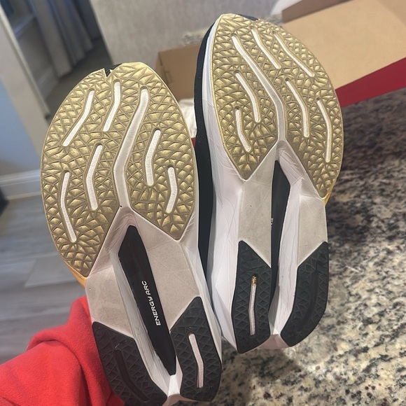 New Balance 
FuelCell SuperComp Trainer v3 Road-Running Shoes - Men's size 9 - Picture 4 of 6